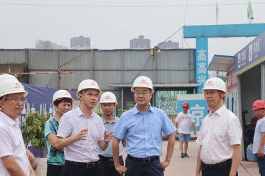 集團(tuán)公司董事長(zhǎng)鄧華帶隊(duì)前往內(nèi)江市、隆昌市考察紡織、糧食儲(chǔ)運(yùn)、撬裝加油等項(xiàng)目